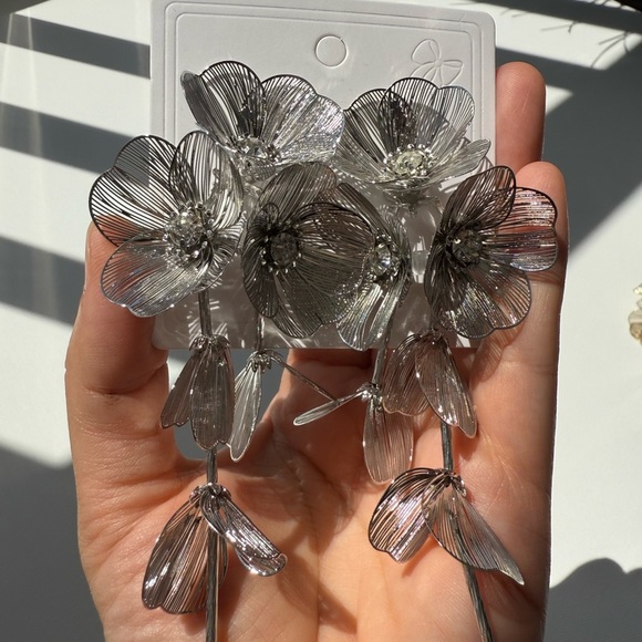 Zara Kate Middleton cascading floral earrings - Picture 4 of 12